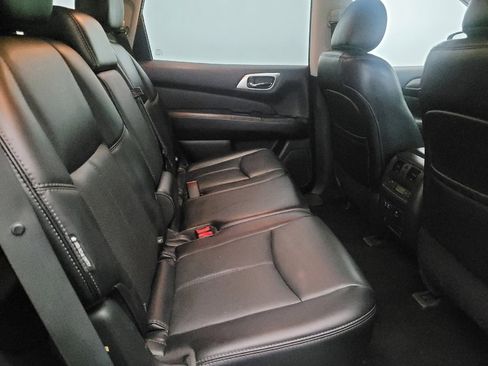 Used 2019 Nissan Pathfinder Platinum image 19
