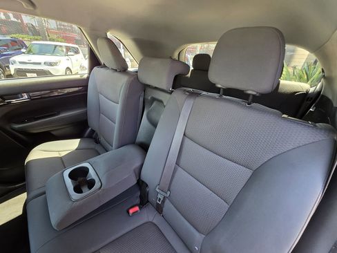 Used 2013 Kia Sorento LX w/ Third Row Pkg image 29