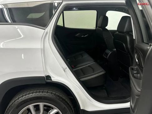 Used 2024 GMC Terrain SLT image 19
