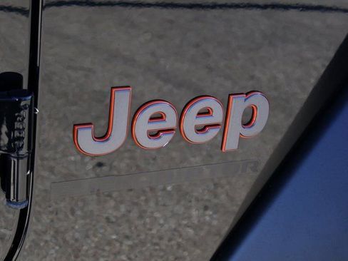 Used 2023 Jeep Gladiator Mojave w/ Cold Weather Group image 10