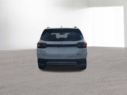 New 2025 Honda Pilot Touring image 8