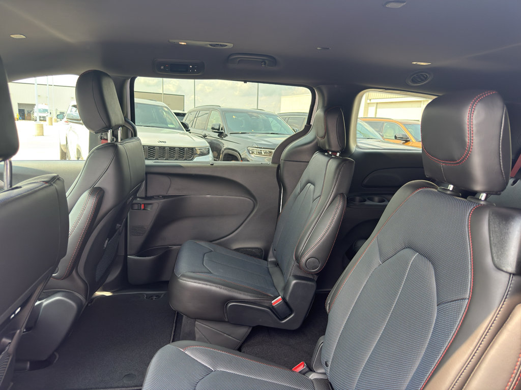 New 2027 Chrysler Pacifica Select FWD image 29