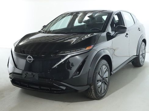 Used 2023 Nissan Ariya AWD image 4
