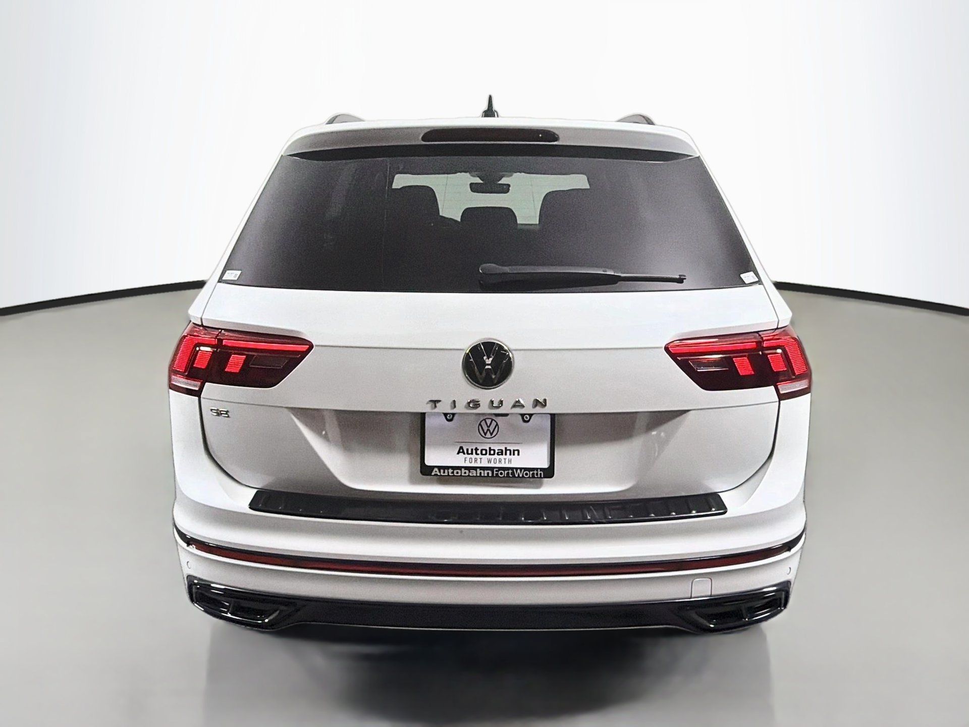 Used 2023 Volkswagen Tiguan SE R-Line FWD image 6