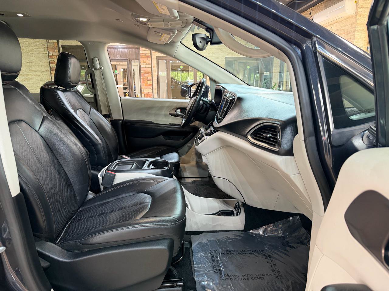 Used 2019 Chrysler Pacifica Touring-L FWD image 10