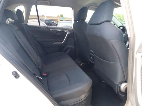 Used 2022 Toyota RAV4 LE AWD/4WD image 19