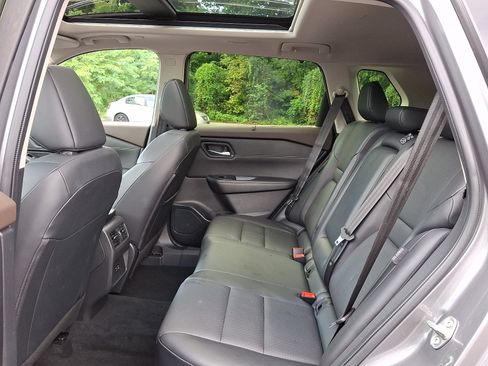 Certified 2023 Nissan Rogue SV w/ SV Premium B Package AWD/4WD image 10