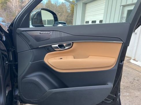 Certified 2025 Volvo XC90 B6 Ultra image 16