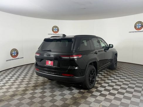 Used 2025 Jeep Grand Cherokee Altitude AWD/4WD image 19