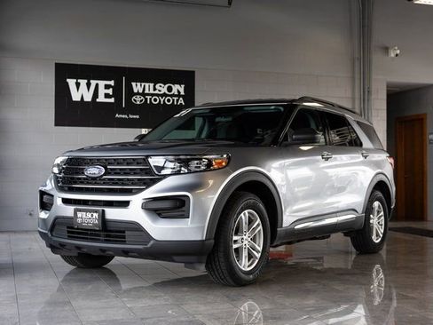 Used 2021 Ford Explorer XLT image 2