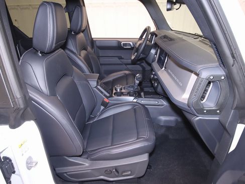 New 2025 Ford Bronco Outer Banks image 14