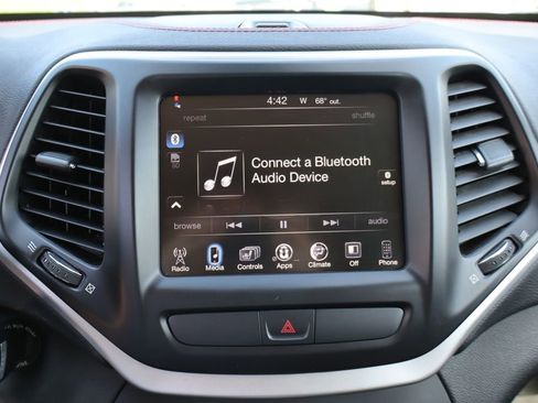 Used 2016 Jeep Cherokee Trailhawk w/ Cold Weather Group AWD/4WD image 22