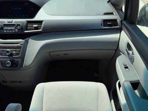 Used 2016 Honda Odyssey LX image 17