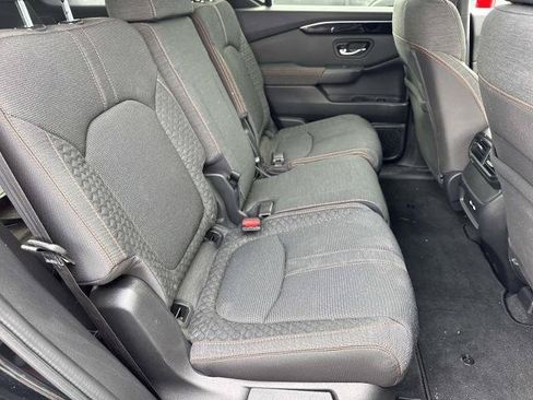 Used 2023 Honda Pilot Sport image 12