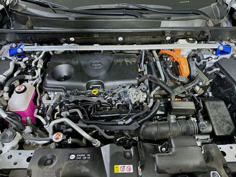 Used 2022 Toyota RAV4 SE w/ Weather & Moonroof Package image 9