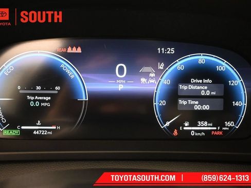 Used 2024 Toyota Crown AWD/4WD image 12