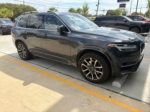 Used 2017 Volvo XC90 T6 Momentum w/ Vision Package AWD/4WD image 3