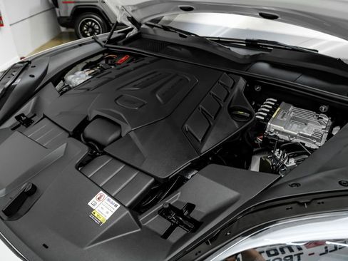Used 2024 Porsche Cayenne Turbo GT AWD/4WD image 59