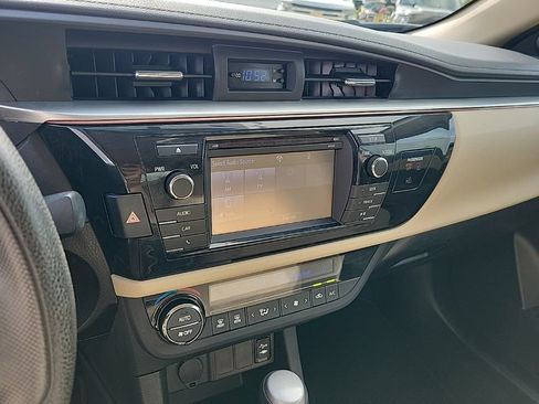 Used 2015 Toyota Corolla LE FWD image 24