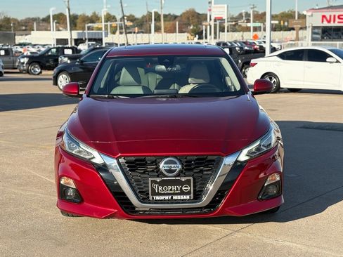 Certified 2019 Nissan Altima 2.5 Platinum image 4