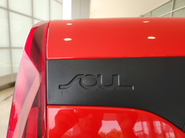 Used 2021 Kia Soul LX FWD image 11