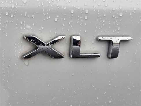 Used 2021 Ford Expedition XLT image 12