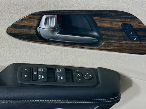 Used 2023 Chrysler Pacifica Limited w/ Uconnect Theater Family Group AWD/4WD image 25