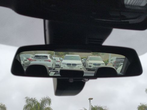 Used 2026 BMW 330i Sedan w/ M Sport Package image 27