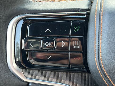 Used 2023 Jeep Grand Wagoneer Series III w/ Rear Seat Video Group 1 AWD/4WD image 21