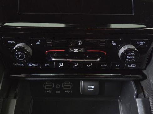 New 2025 Jeep Grand Cherokee Altitude image 23