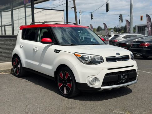 Used 2018 Kia Soul + FWD image 3
