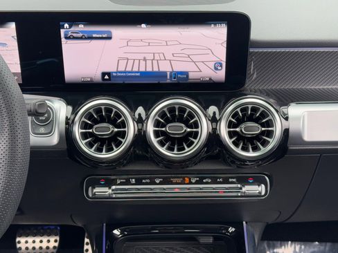 Used 2024 Mercedes-Benz GLB 35 AMG 4MATIC image 28