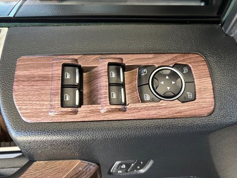 Used 2019 Ford F150 Lariat image 9