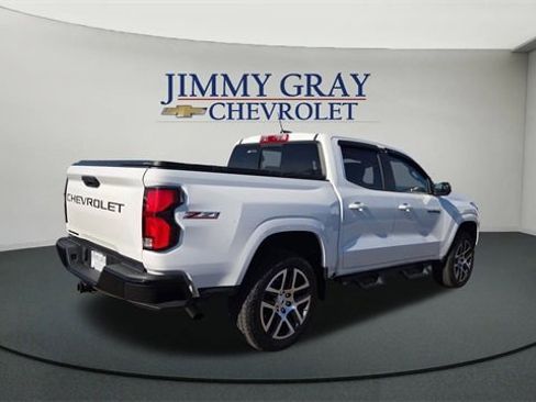 Used 2023 Chevrolet Colorado Z71 w/ Z71 Convenience Package 2 image 3
