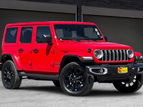 Used 2025 Jeep Wrangler Unlimited Sahara AWD/4WD image 2