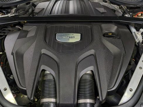 Used 2017 Porsche Panamera 4S w/ Premium Package Plus image 30