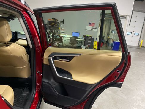 Used 2025 Toyota RAV4 Limited image 24