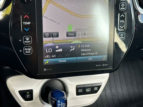 Used 2017 Toyota Prius Prime Premium image 23