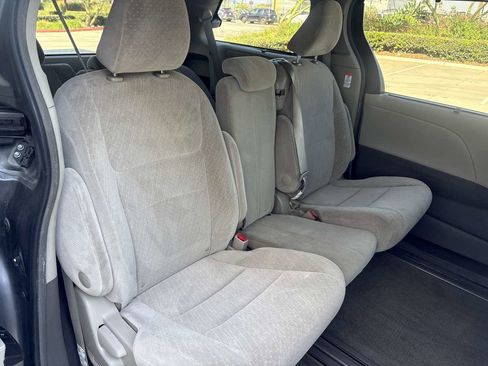 Used 2017 Toyota Sienna LE FWD image 13