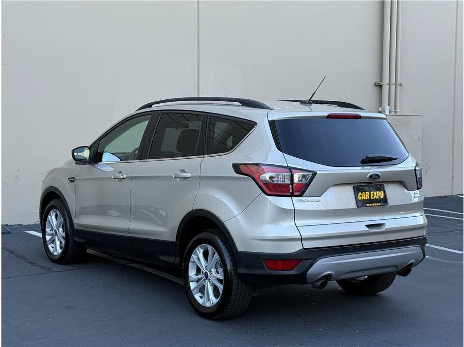 Used 2017 Ford Escape SE w/ Equipment Group 201A AWD/4WD image 5