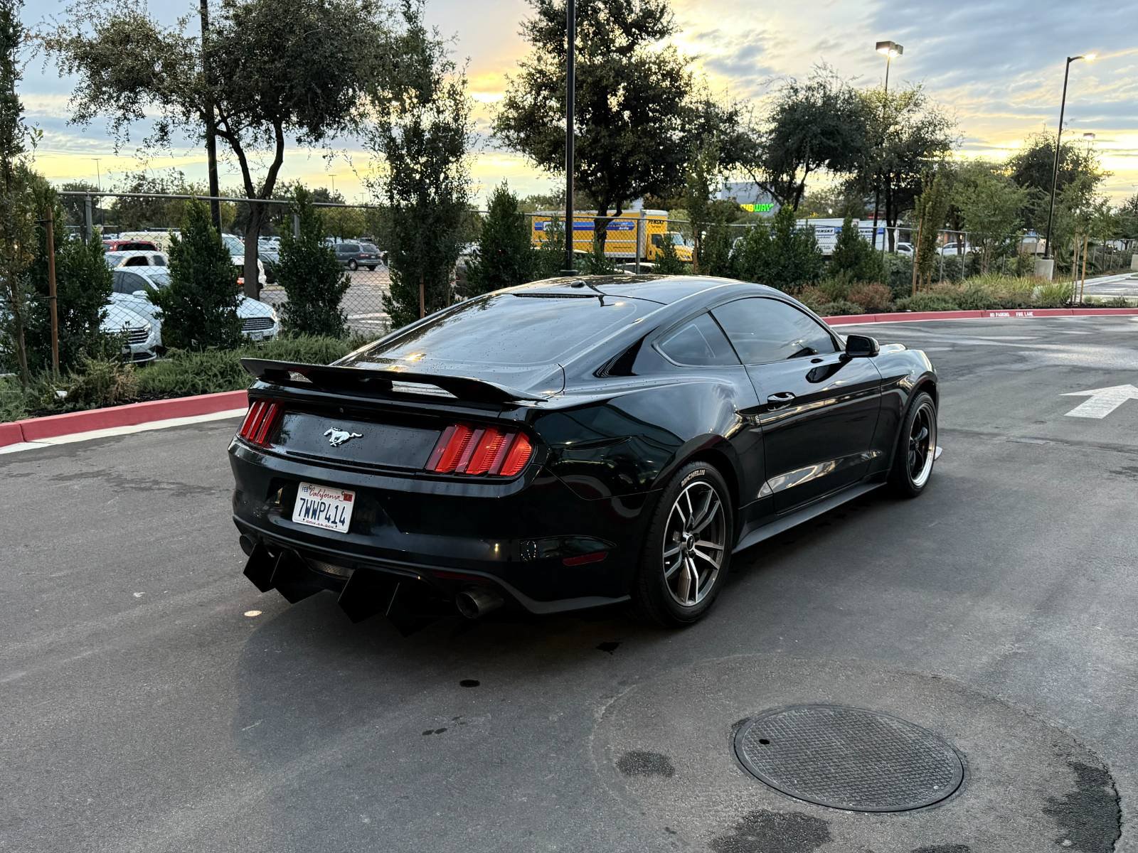 Used 2017 Ford Mustang Premium RWD image 7