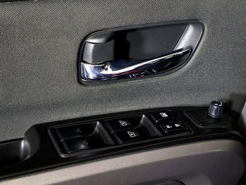 Used 2015 Nissan Titan SV image 20