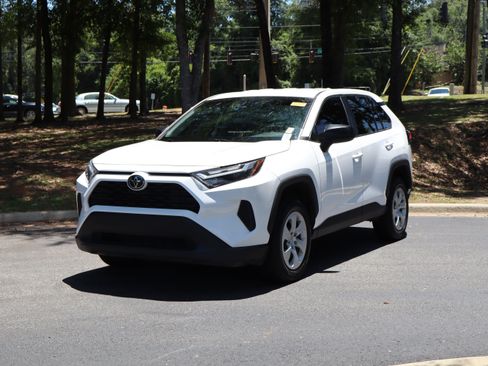 Used 2024 Toyota RAV4 LE FWD image 5