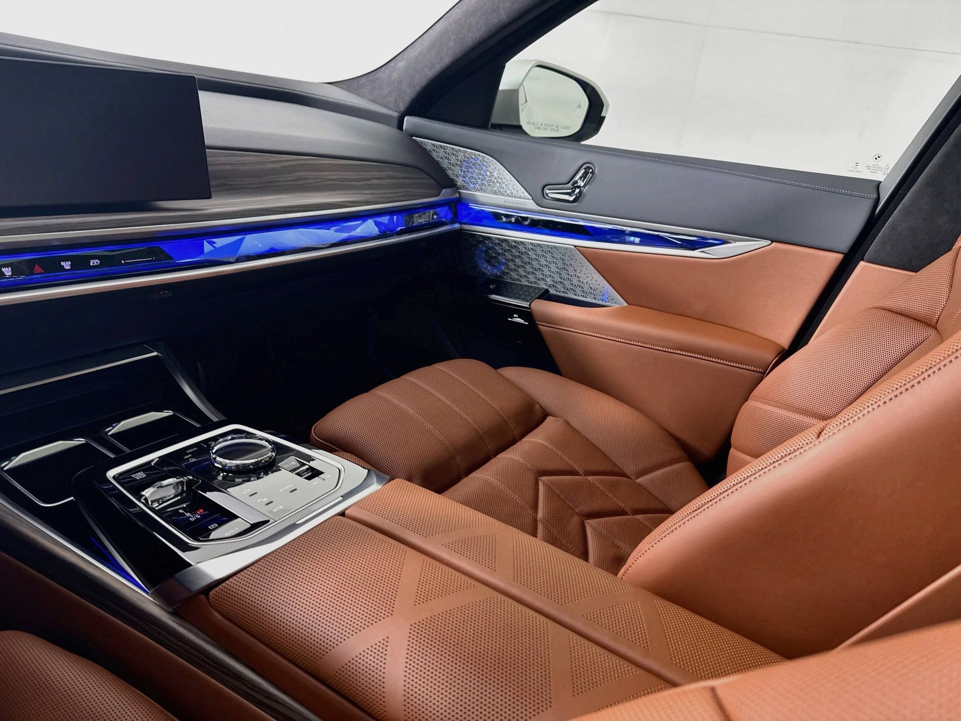 Used 2026 BMW 750e xDrive w/ Executive Package AWD/4WD image 26