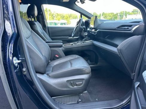 Used 2025 Toyota Sienna Platinum AWD/4WD image 26