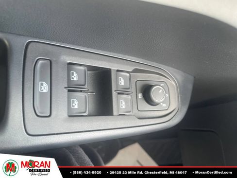 Used 2025 Volkswagen Taos SE FWD image 14