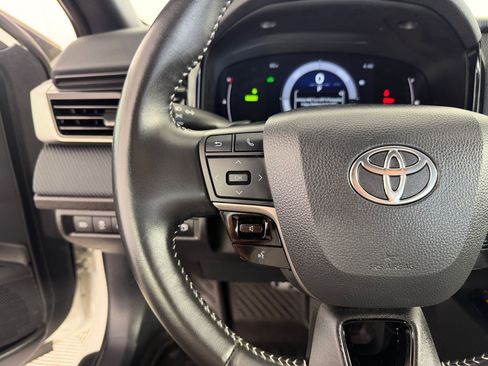 Used 2025 Toyota Camry SE FWD image 16