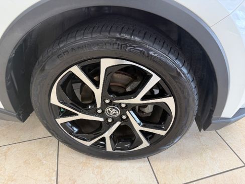Used 2020 Toyota C-HR XLE FWD image 18