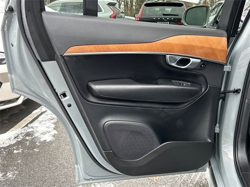 Used 2024 Volvo XC90 B6 Plus image 21