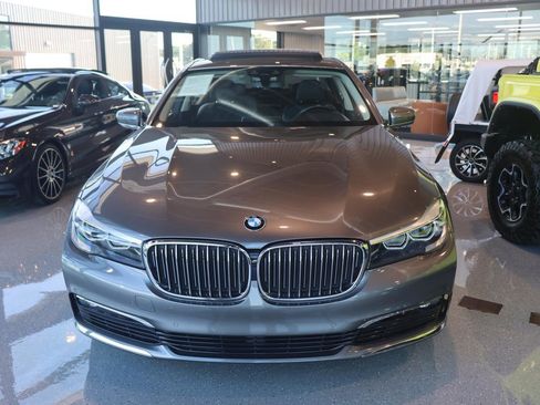 Used 2018 BMW 740i image 44